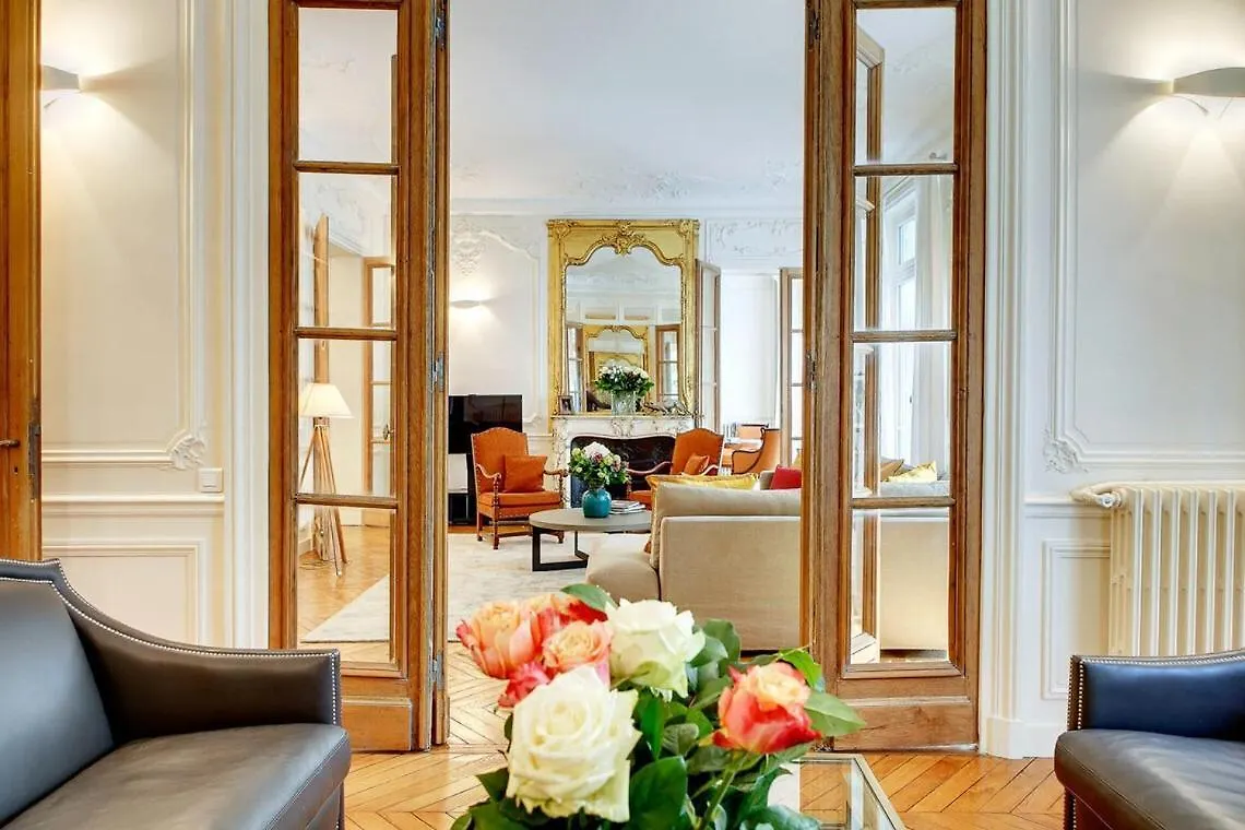 In A Great Location Close To The Eiffel Tower *